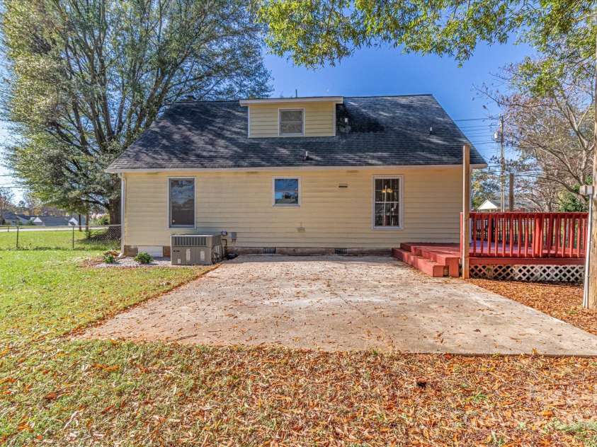 2216 Lowell Bethesda Road, Gastonia, NC 28056.  MLS# CAR4201240, YatesRealty ID 7911. 
