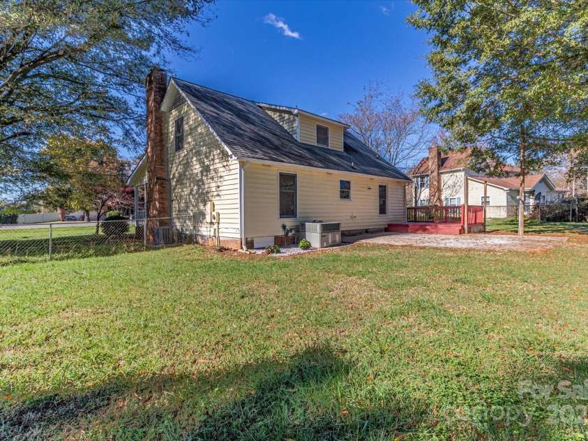 2216 Lowell Bethesda Road, Gastonia, NC 28056.  MLS# CAR4201240, YatesRealty ID 7911. 