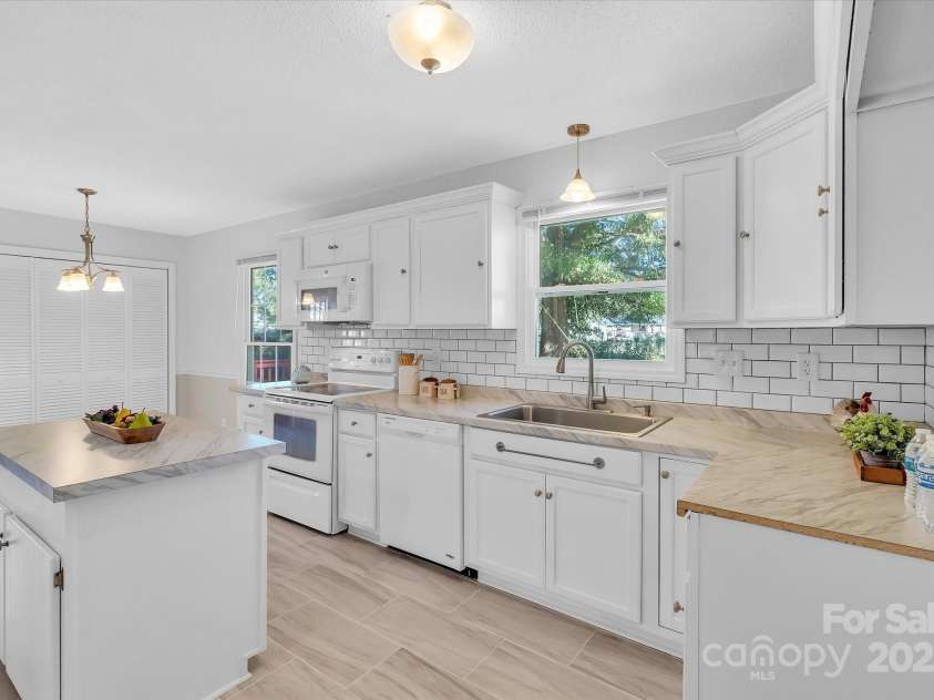 2216 Lowell Bethesda Road, Gastonia, NC 28056.  MLS# CAR4201240, YatesRealty ID 7911. 