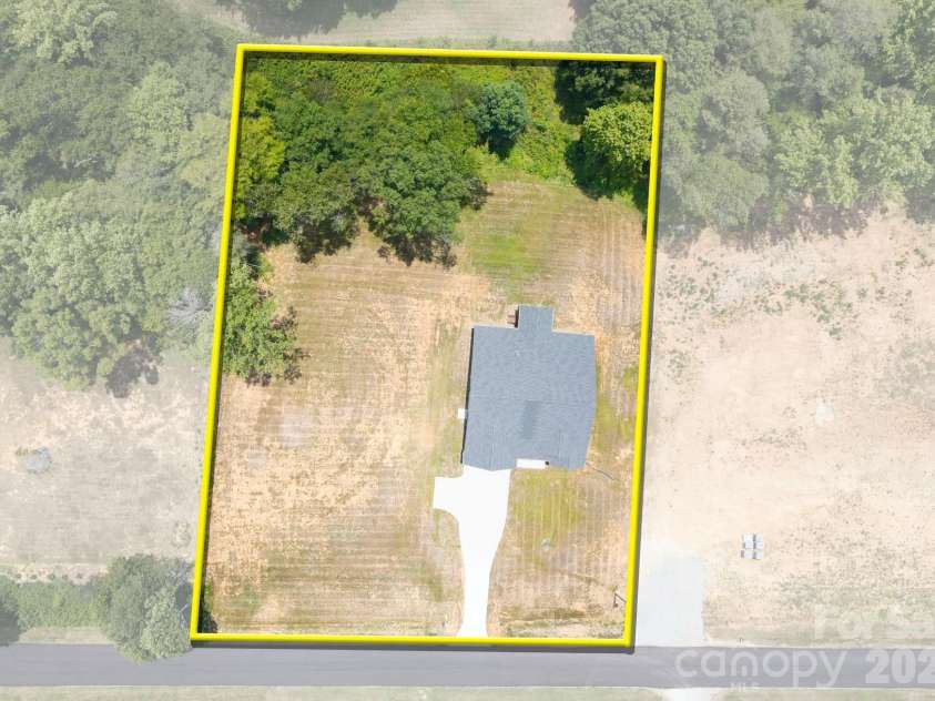 121 Juniper Road, Mooresville, NC 28115.  MLS# CAR4403335, YatesRealty ID 7912. Approximate Lot Lines