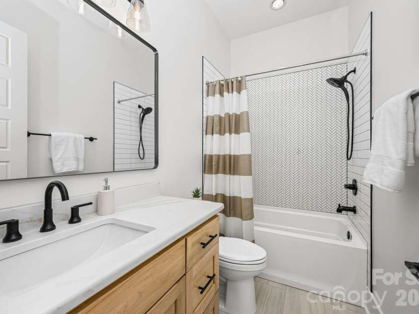 121 Juniper Road, Mooresville, NC 28115.  MLS# CAR4403335, YatesRealty ID 7912. Bathroom 2