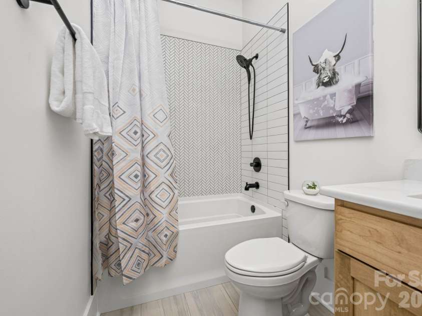 121 Juniper Road, Mooresville, NC 28115.  MLS# CAR4403335, YatesRealty ID 7912. Bathroom 3