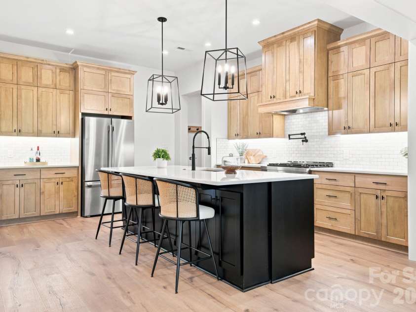 121 Juniper Road, Mooresville, NC 28115.  MLS# CAR4403335, YatesRealty ID 7912. Chef's Kitchen w/ Custom Maple Cabinets