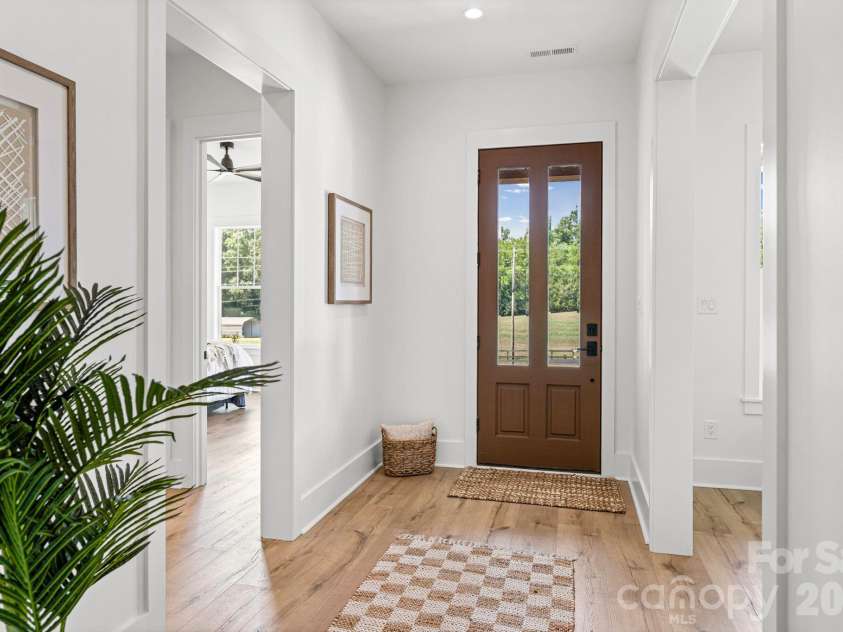 121 Juniper Road, Mooresville, NC 28115.  MLS# CAR4403335, YatesRealty ID 7912. Foyer