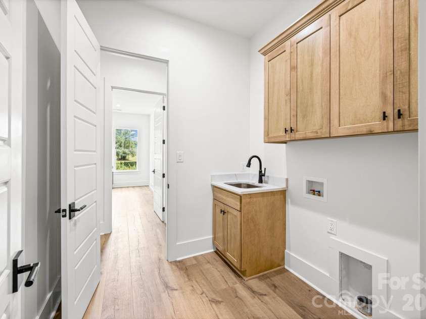 121 Juniper Road, Mooresville, NC 28115.  MLS# CAR4403335, YatesRealty ID 7912. Laundry w/ Sink