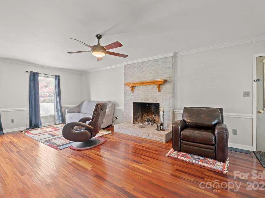 16417 Grapperhall Drive, Huntersville, NC 28078.  MLS# CAR4234570, YatesRealty ID 7913. 