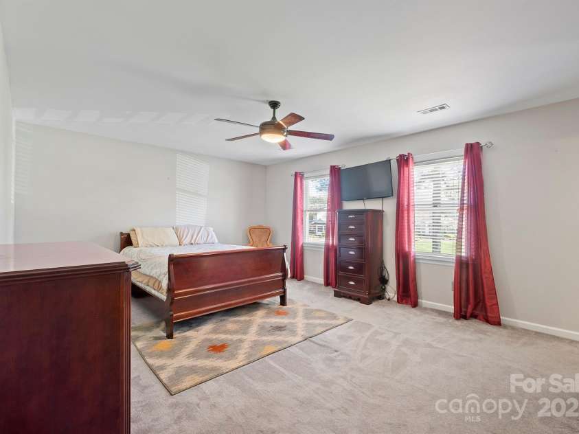 16417 Grapperhall Drive, Huntersville, NC 28078.  MLS# CAR4234570, YatesRealty ID 7913. 