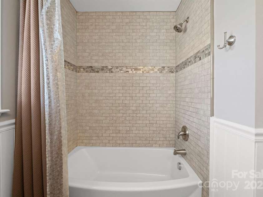 16417 Grapperhall Drive, Huntersville, NC 28078.  MLS# CAR4234570, YatesRealty ID 7913. 