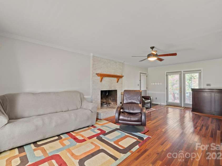 16417 Grapperhall Drive, Huntersville, NC 28078.  MLS# CAR4234570, YatesRealty ID 7913. Great room