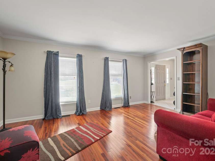 16417 Grapperhall Drive, Huntersville, NC 28078.  MLS# CAR4234570, YatesRealty ID 7913. Hall