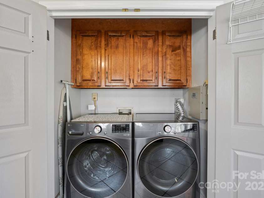 16417 Grapperhall Drive, Huntersville, NC 28078.  MLS# CAR4234570, YatesRealty ID 7913. Laundry area