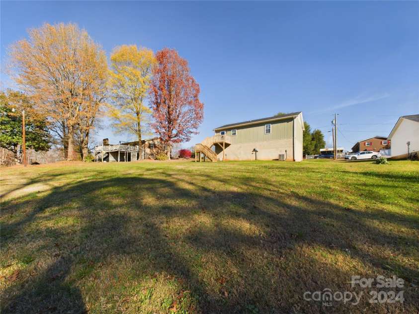 3215 24th Street, Hickory, NC 28601.  MLS# CAR4203290, YatesRealty ID 7914. 
