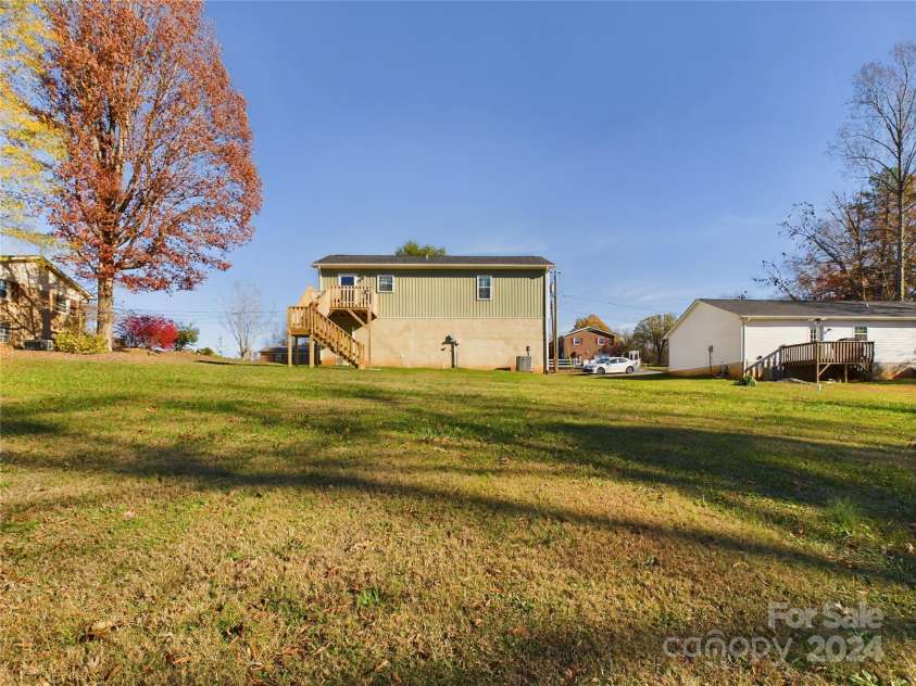 3215 24th Street, Hickory, NC 28601.  MLS# CAR4203290, YatesRealty ID 7914. 