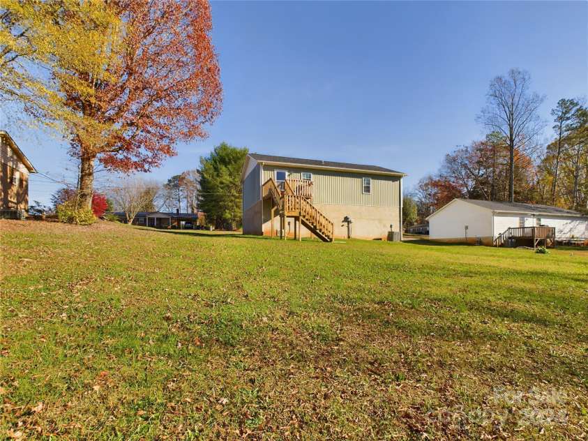 3215 24th Street, Hickory, NC 28601.  MLS# CAR4203290, YatesRealty ID 7914. 