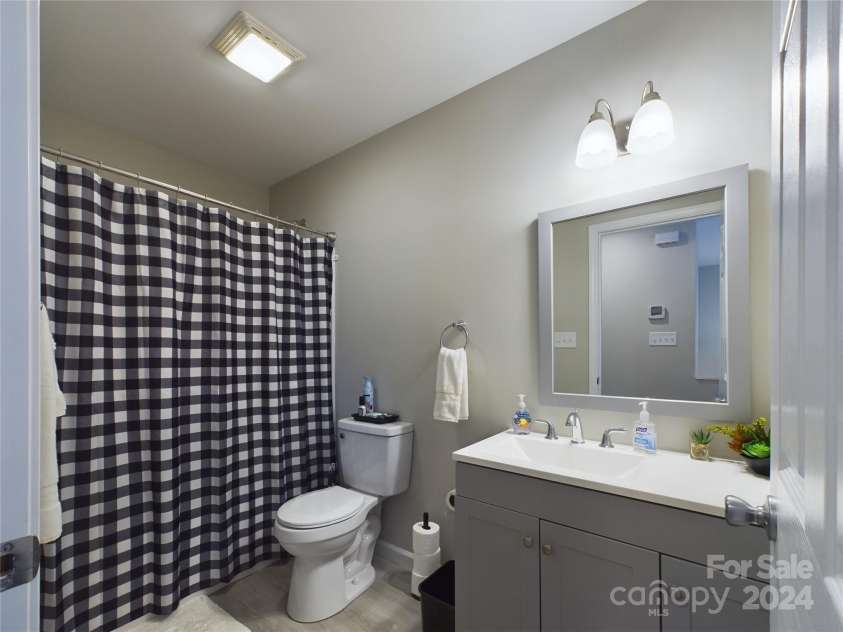 3215 24th Street, Hickory, NC 28601.  MLS# CAR4203290, YatesRealty ID 7914. 