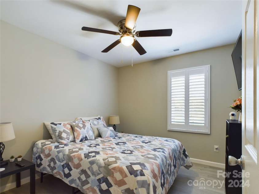 3215 24th Street, Hickory, NC 28601.  MLS# CAR4203290, YatesRealty ID 7914. 