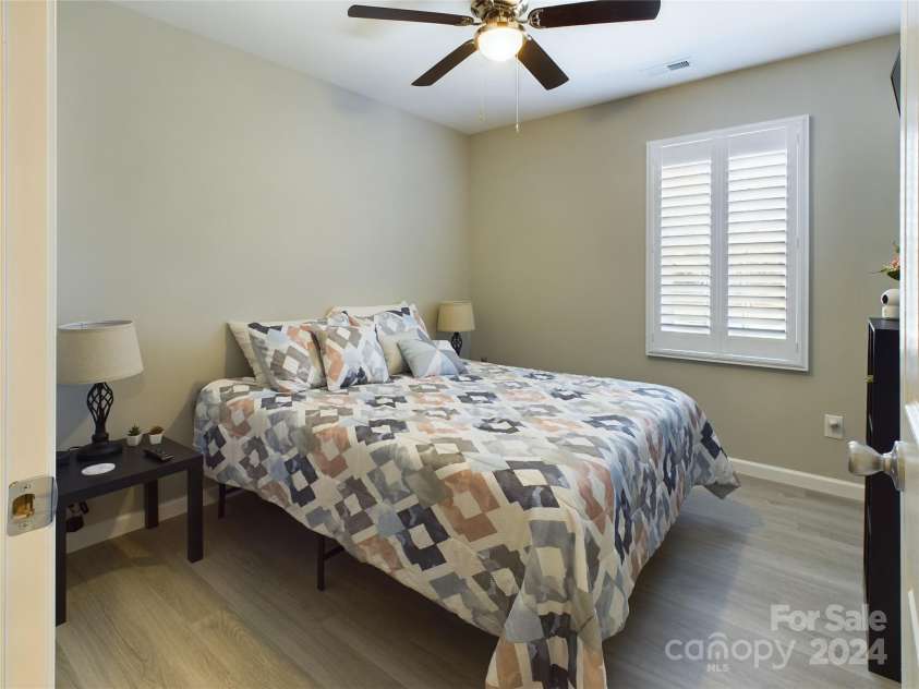 3215 24th Street, Hickory, NC 28601.  MLS# CAR4203290, YatesRealty ID 7914. 