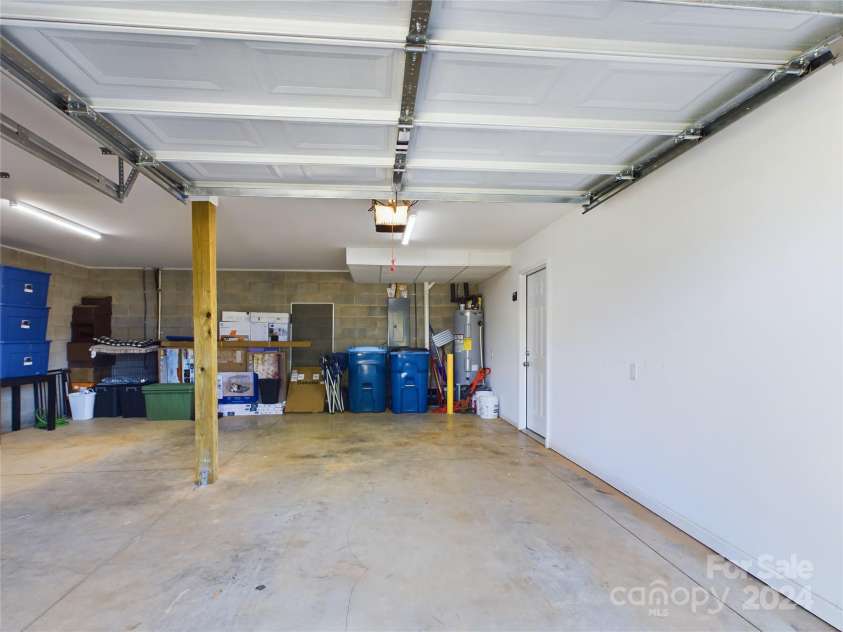 3215 24th Street, Hickory, NC 28601.  MLS# CAR4203290, YatesRealty ID 7914. 
