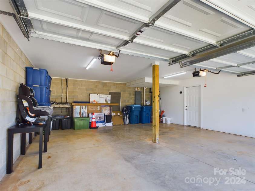 3215 24th Street, Hickory, NC 28601.  MLS# CAR4203290, YatesRealty ID 7914. 
