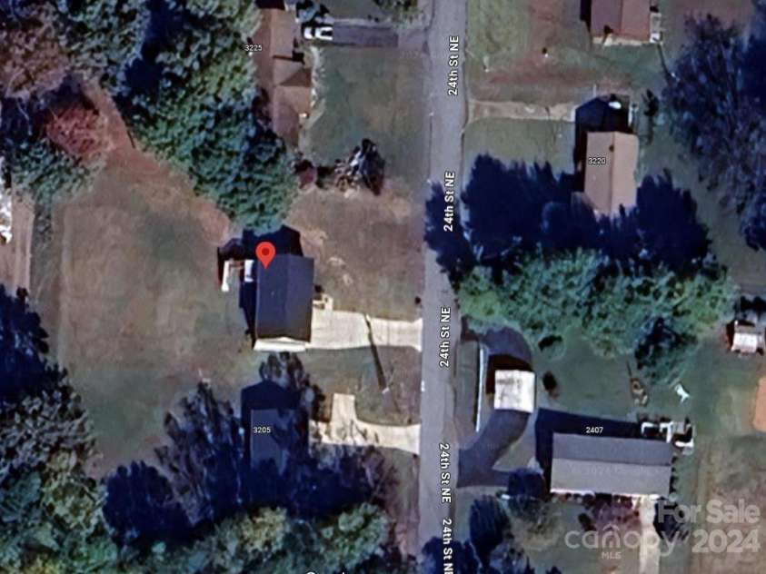 3215 24th Street, Hickory, NC 28601.  MLS# CAR4203290, YatesRealty ID 7914. 