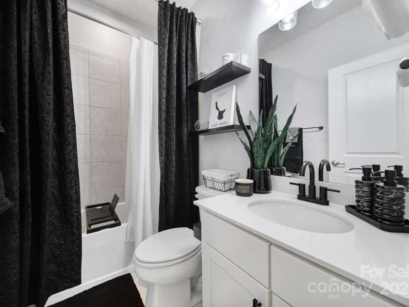 2656 Grantham Place Drive, Fort Mill, SC 29715.  MLS# CAR4228961, YatesRealty ID 7915. 