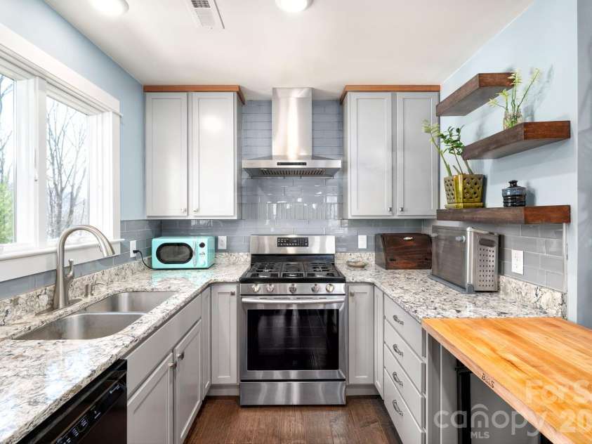 132 Peaceful View Drive, Fairview, NC 28730.  MLS# CAR4363151, YatesRealty ID 7917. 
