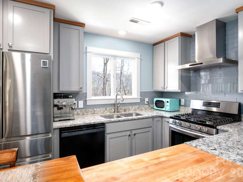 132 Peaceful View Drive, Fairview, NC 28730.  MLS# CAR4363151, YatesRealty ID 7917. Kitchen