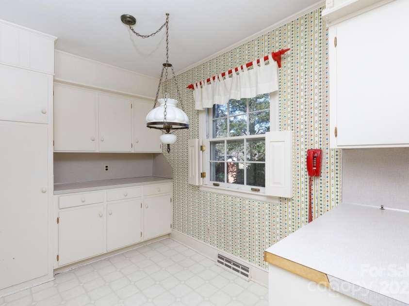 829 Rawlinson Road, Rock Hill, SC 29732.  MLS# CAR4207227, YatesRealty ID 7918. 