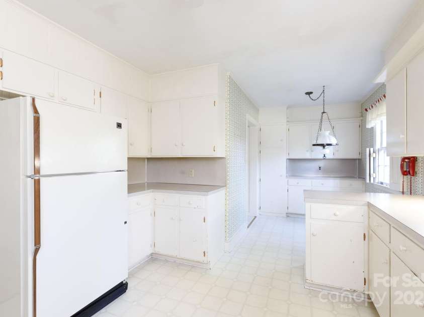 829 Rawlinson Road, Rock Hill, SC 29732.  MLS# CAR4207227, YatesRealty ID 7918. 