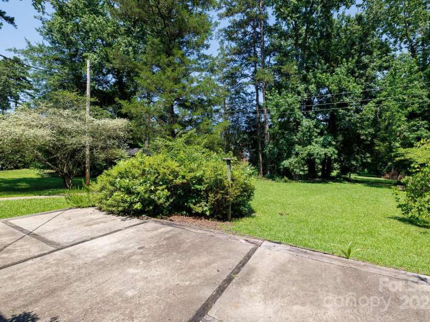 829 Rawlinson Road, Rock Hill, SC 29732.  MLS# CAR4207227, YatesRealty ID 7918. 