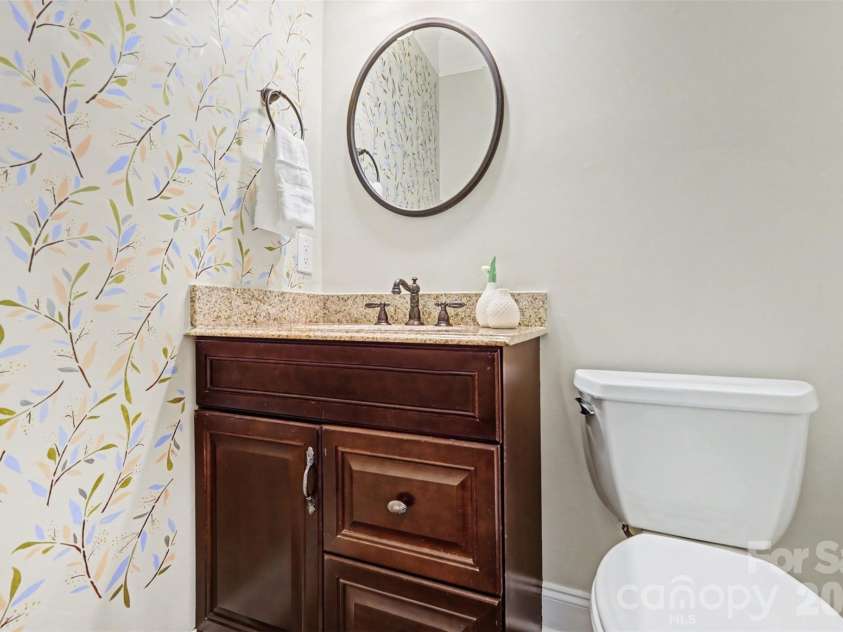 11606 Mersington Lane, Charlotte, NC 28277.  MLS# CAR4357671, YatesRealty ID 7919. Half bath on Main