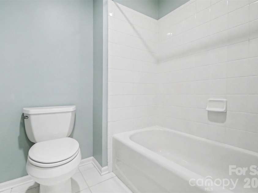 11606 Mersington Lane, Charlotte, NC 28277.  MLS# CAR4357671, YatesRealty ID 7919. Upstairs shared bathoom