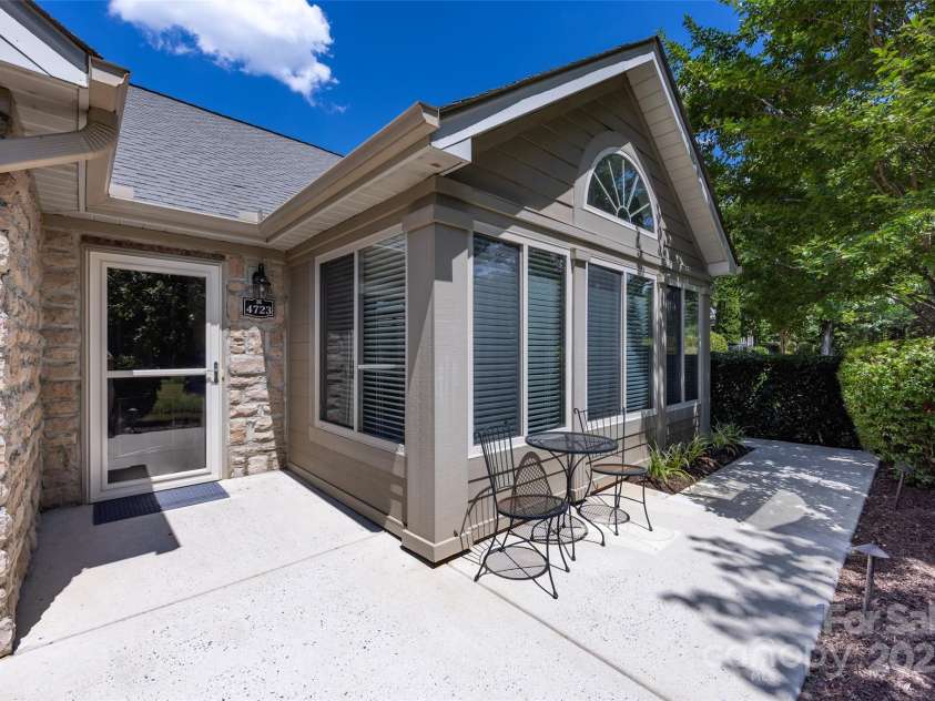 4723 Polo Gate Boulevard, Charlotte, NC 28216.  MLS# CAR4279746, YatesRealty ID 792. 