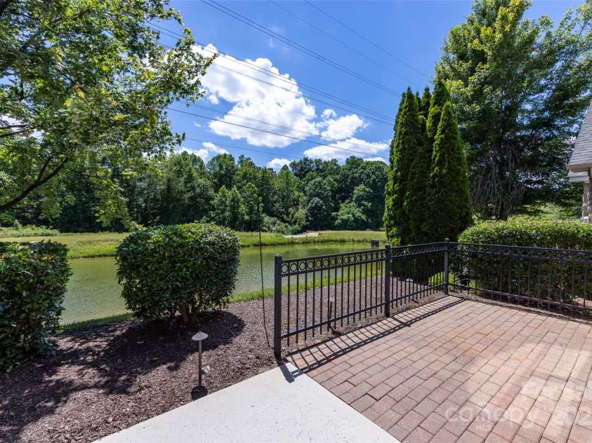 4723 Polo Gate Boulevard, Charlotte, NC 28216.  MLS# CAR4279746, YatesRealty ID 792. 