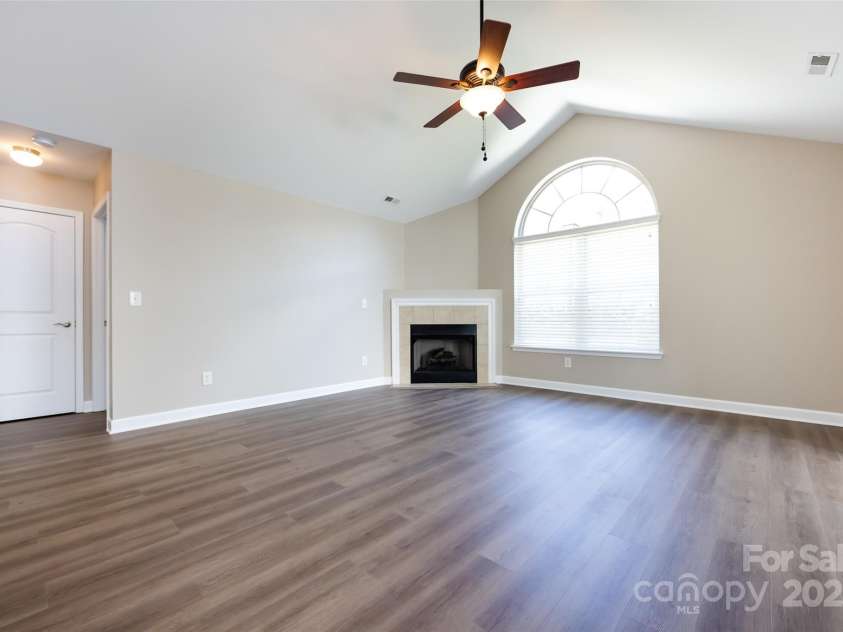 4723 Polo Gate Boulevard, Charlotte, NC 28216.  MLS# CAR4279746, YatesRealty ID 792. 