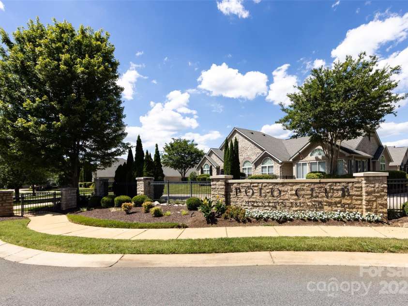 4723 Polo Gate Boulevard, Charlotte, NC 28216.  MLS# CAR4279746, YatesRealty ID 792. 