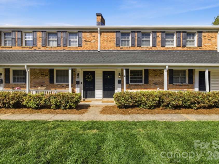 1336 Green Oaks Lane, Charlotte, NC 28205.  MLS# CAR4362743, YatesRealty ID 7921. 