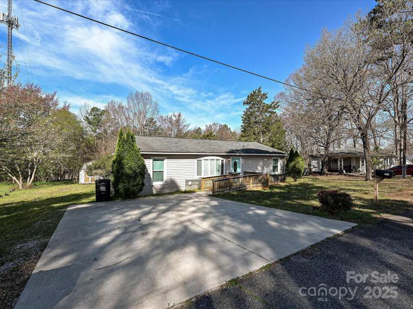 464 Willetta Place, Concord, NC 28027.  MLS# CAR4234123, YatesRealty ID 7921. 