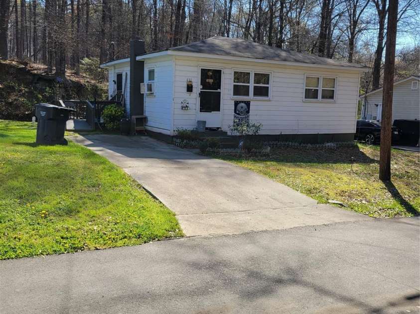 408 Starr Street, Dallas, NC 28034.  MLS# CAR4360183, YatesRealty ID 7923. 410 S Starr