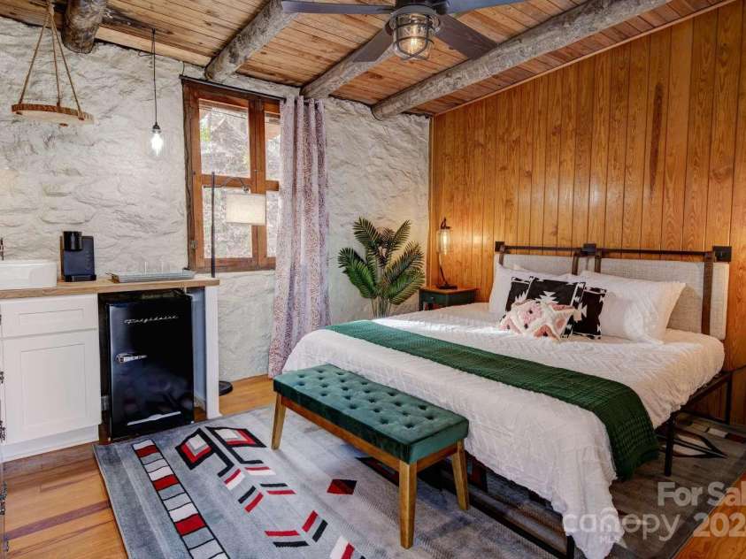 109 Dolan Road, Waynesville, NC 28786.  MLS# CAR4171356, YatesRealty ID 7926. 
