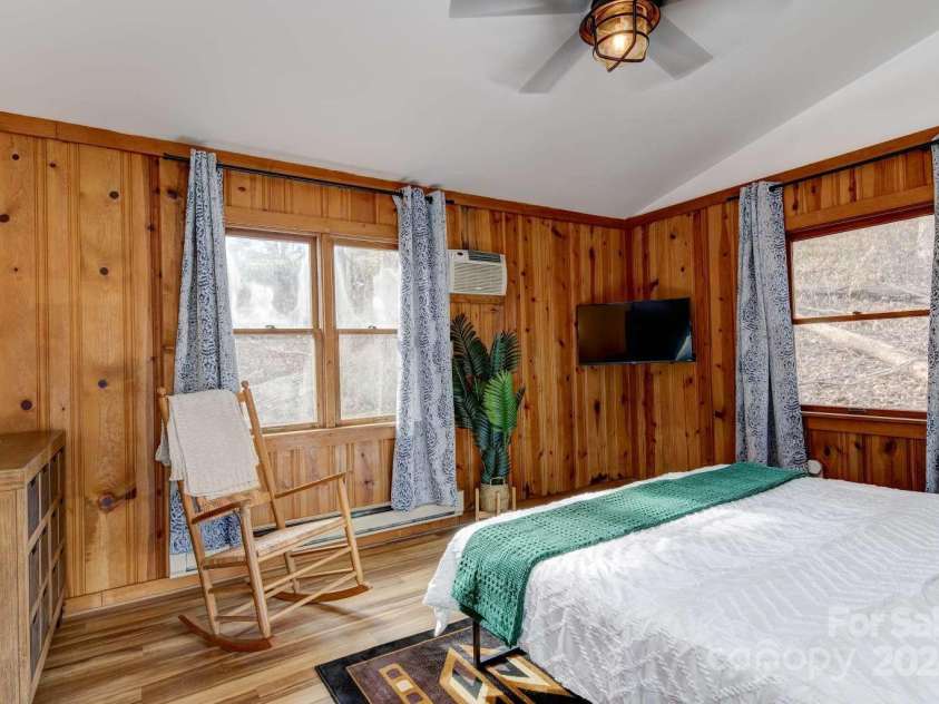 109 Dolan Road, Waynesville, NC 28786.  MLS# CAR4171356, YatesRealty ID 7926. 