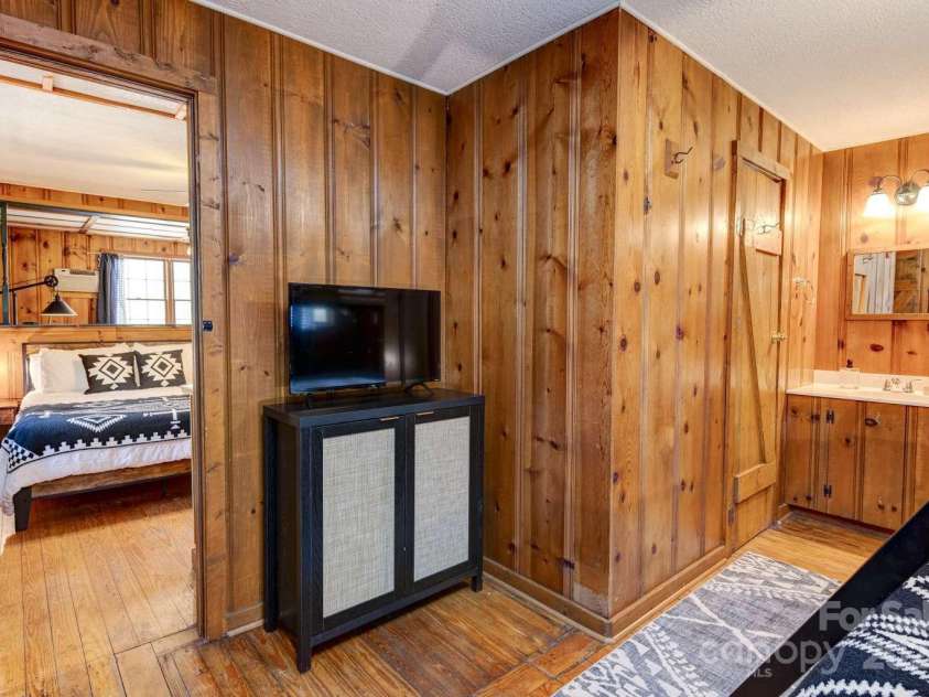 109 Dolan Road, Waynesville, NC 28786.  MLS# CAR4171356, YatesRealty ID 7926. 