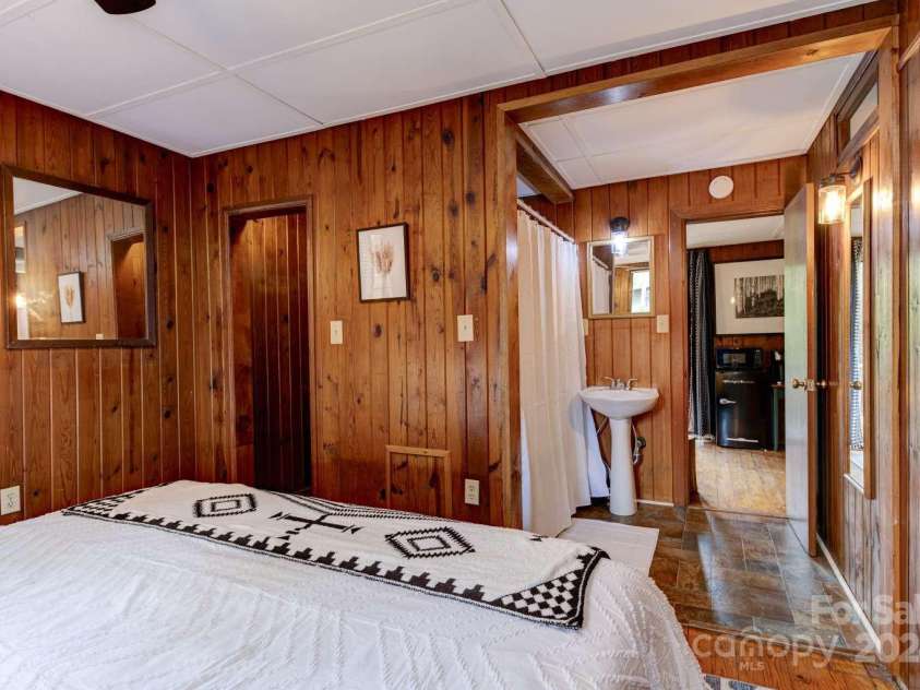 109 Dolan Road, Waynesville, NC 28786.  MLS# CAR4171356, YatesRealty ID 7926. 