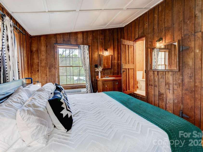 109 Dolan Road, Waynesville, NC 28786.  MLS# CAR4171356, YatesRealty ID 7926. 
