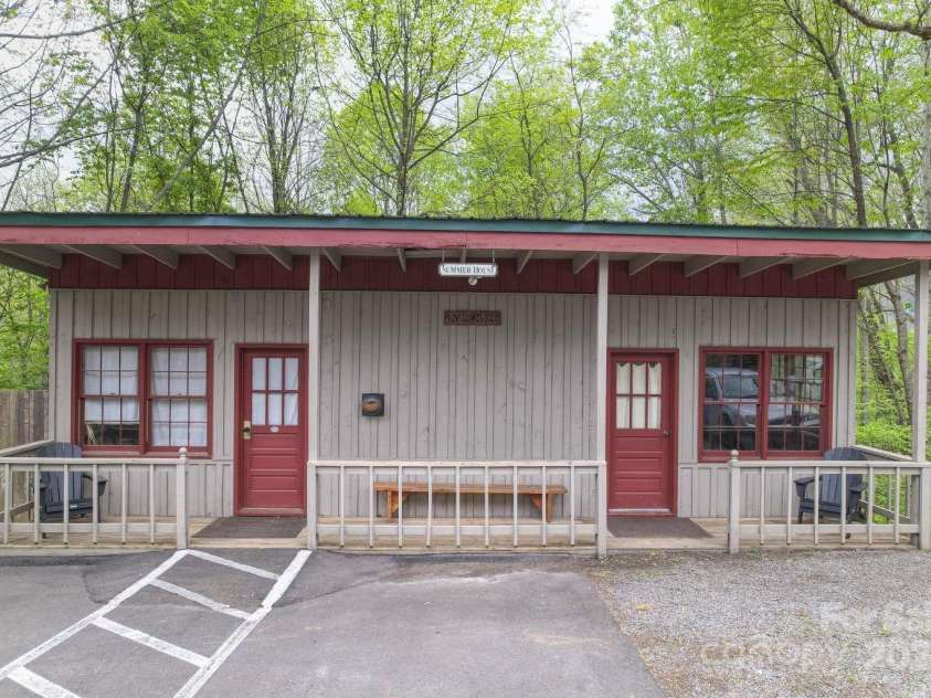 109 Dolan Road, Waynesville, NC 28786.  MLS# CAR4171356, YatesRealty ID 7926. 