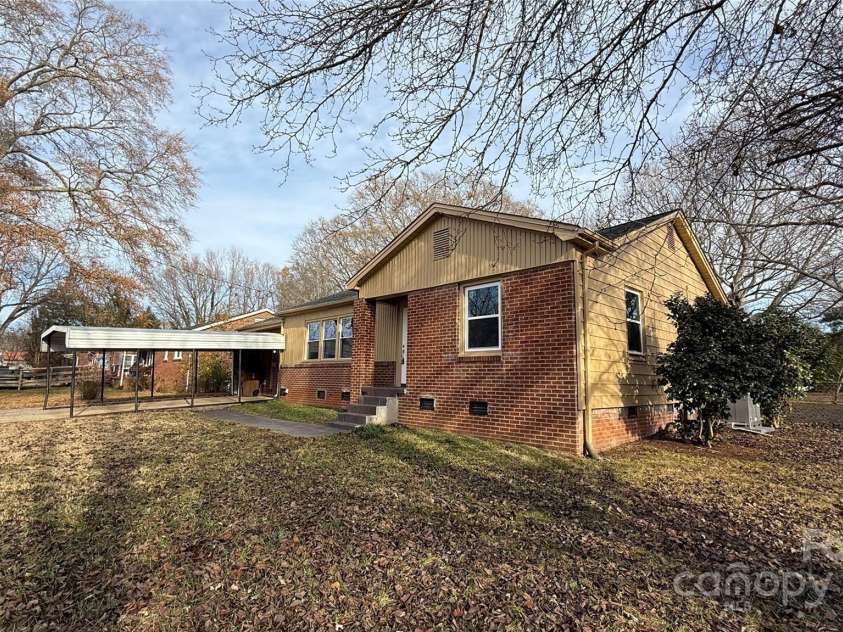 809 Howard Street, Shelby, NC 28152.  MLS# CAR4333326, YatesRealty ID 7926. 