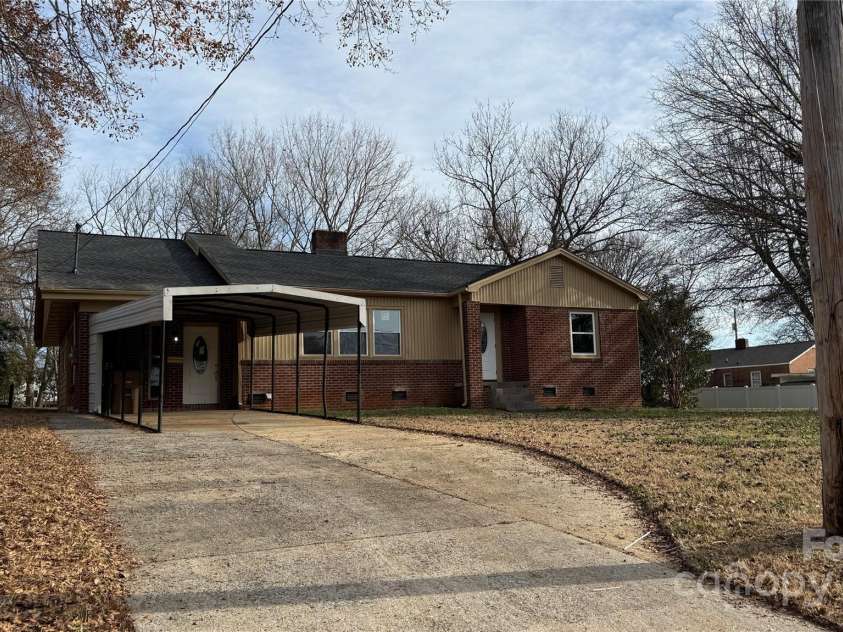 809 Howard Street, Shelby, NC 28152.  MLS# CAR4333326, YatesRealty ID 7926. 