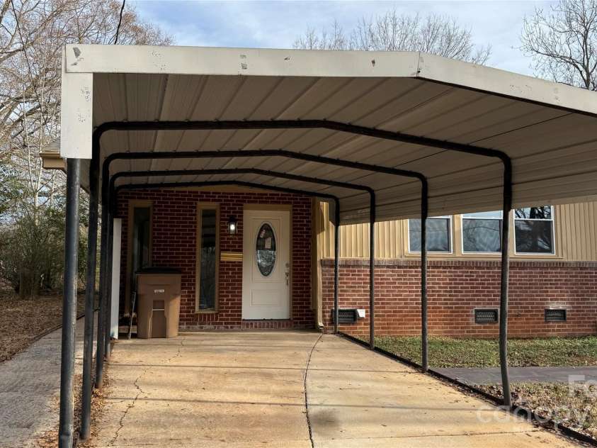 809 Howard Street, Shelby, NC 28152.  MLS# CAR4333326, YatesRealty ID 7926. 