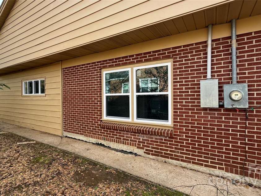 809 Howard Street, Shelby, NC 28152.  MLS# CAR4333326, YatesRealty ID 7926. 