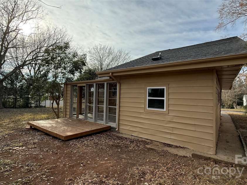 809 Howard Street, Shelby, NC 28152.  MLS# CAR4333326, YatesRealty ID 7926. 
